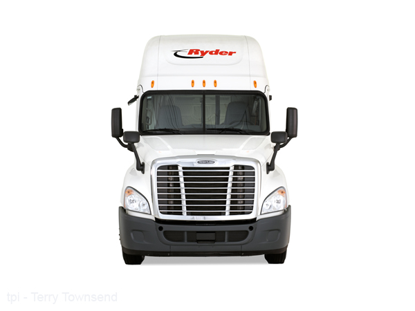 Freightliner_Sleeper_headon_024